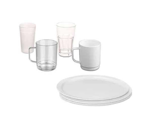 Glass, kopper og tallerkener av polykarbonat