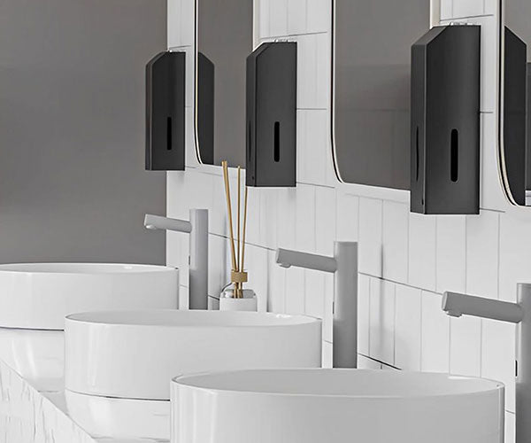 Dispenser for såpe og desinfeksjonsmiddel