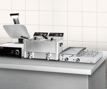 Små kokeapparater på bordet