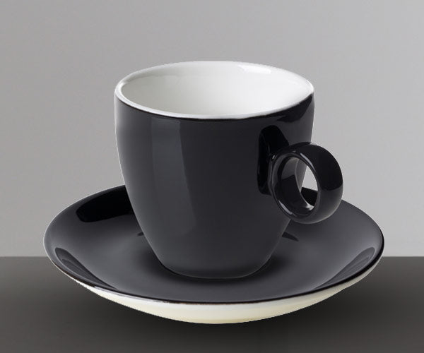 Kaffekopper og underfat svart