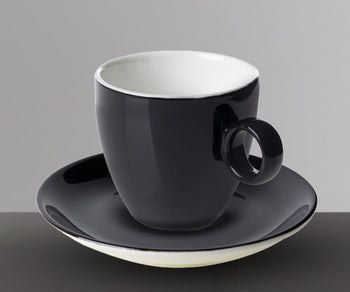 Kaffekopper og underfat svart