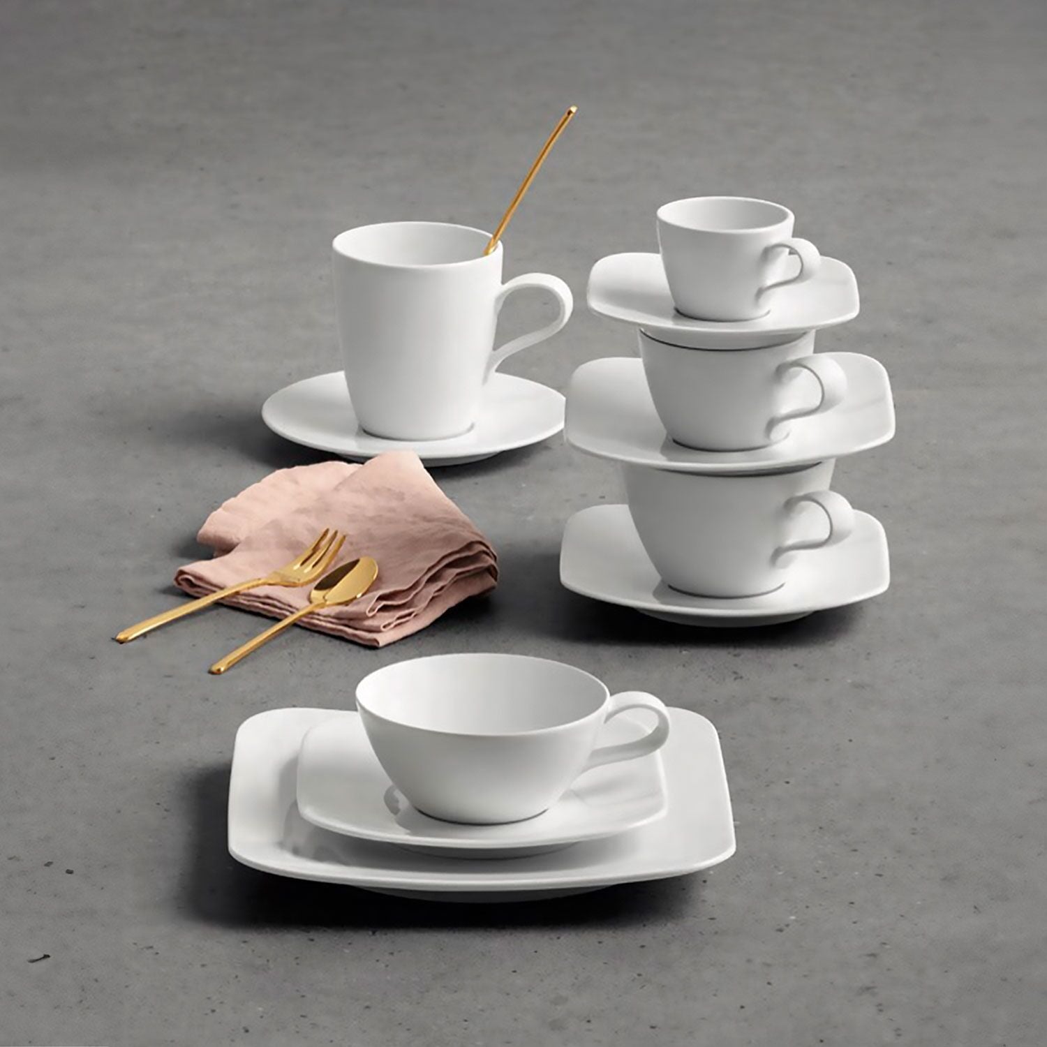 Seltmann_Weiden_room_cups_square_saucers.jpg