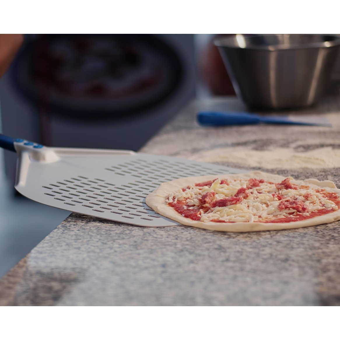 Pizzaspade Aluminium - 33 cm - perforert