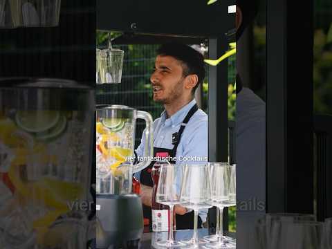 Mobil cocktailstasjon - med barkjøleskap, arbeidsflate, glassplate og LED-belysning - hengslet
